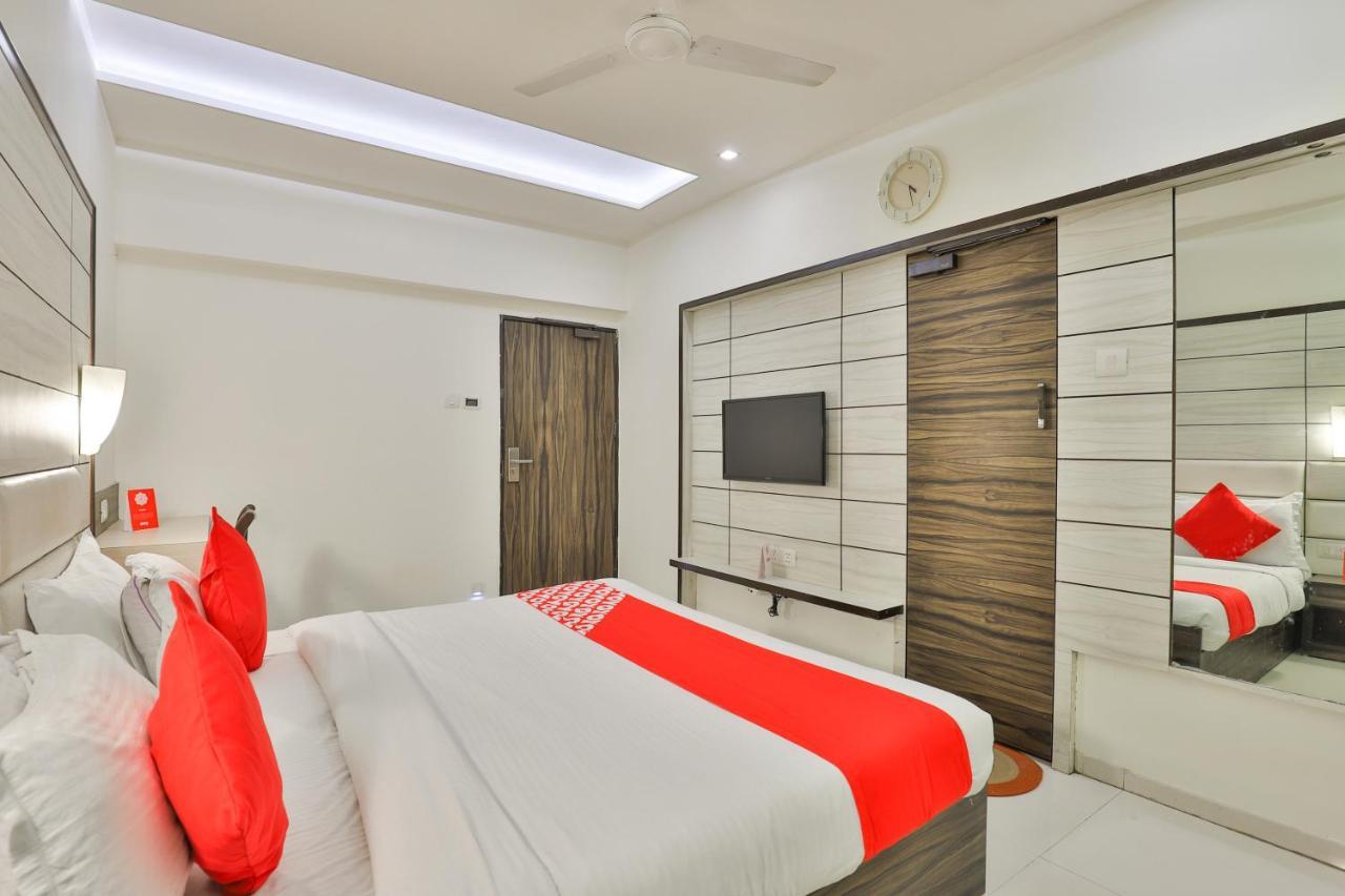 Oyo 2351 Hotel Golden Plaza Ахмедабад Экстерьер фото