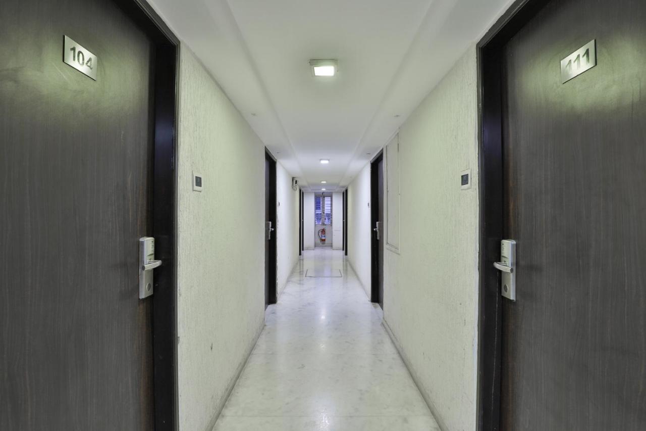Oyo 2351 Hotel Golden Plaza Ахмедабад Экстерьер фото