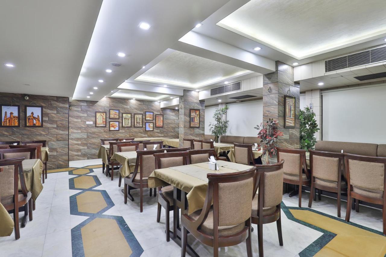 Oyo 2351 Hotel Golden Plaza Ахмедабад Экстерьер фото